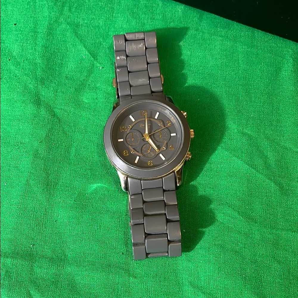 Stylish Gray Watch with Gold Accents vintage
